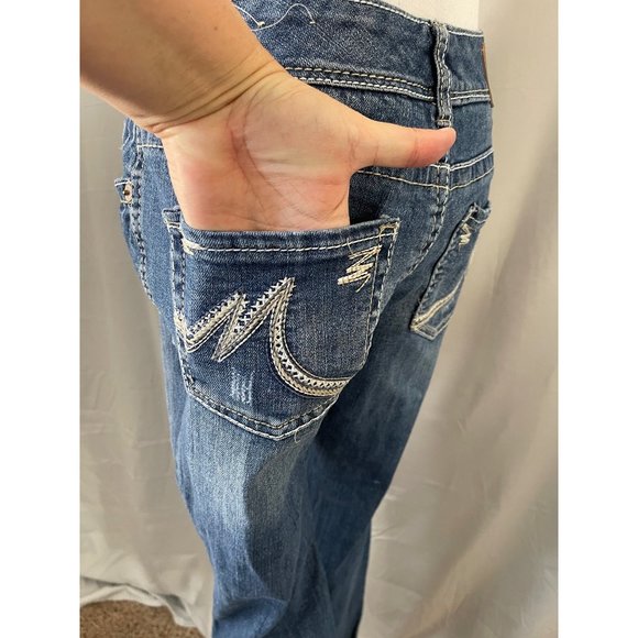 Maurices Medium Wash Mid-Rise Curvy Boot Cut Fit Jeans - Picture 9 of 12